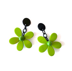 Marion Godartin isot vihre&auml;t kukka korvakorut