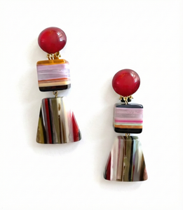 Marion Godartin moniv&auml;riset taidehartsi korvakorut, punainen